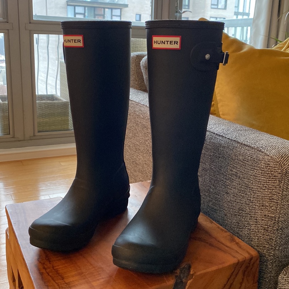 Used like NEW Kids Hunter Rain Boots. They are in perfect shape.
